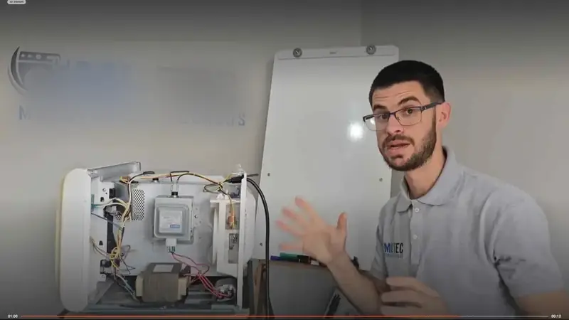Imagem do instrutor numa aula prática do curso 2